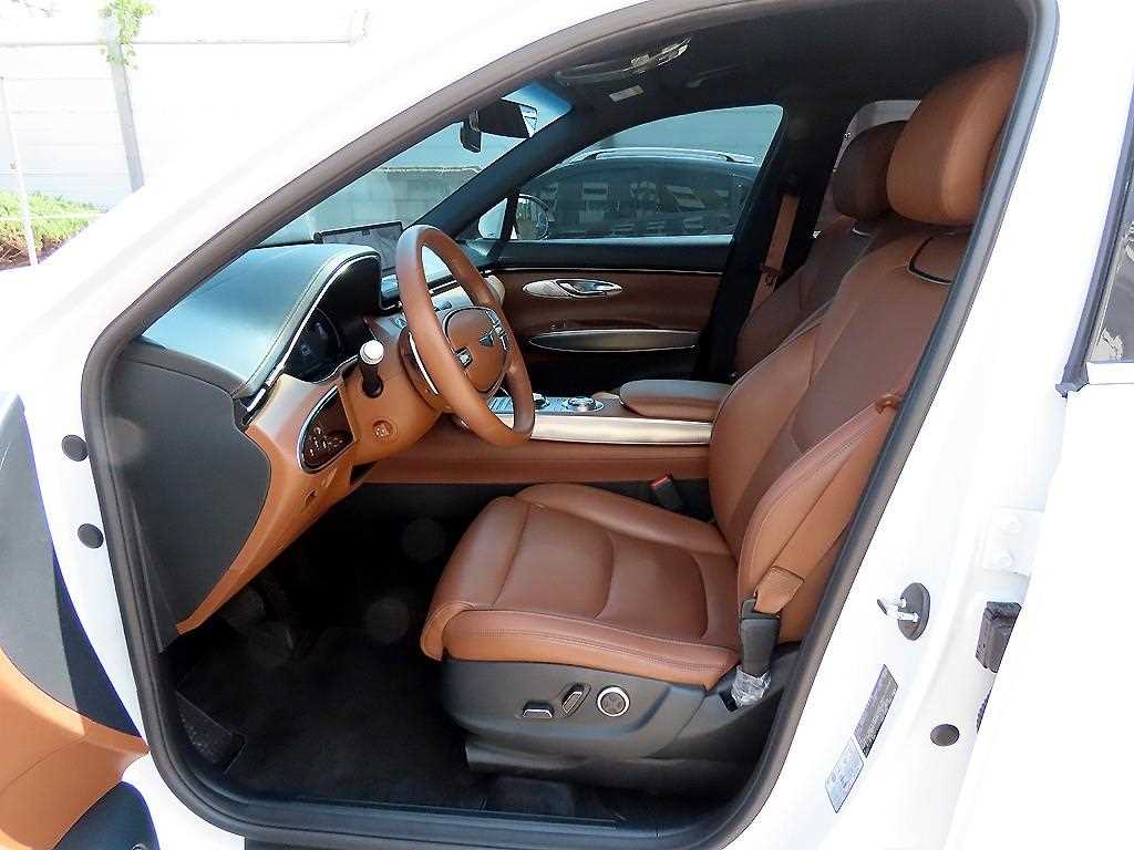 Genesis GV70 - Vista 5