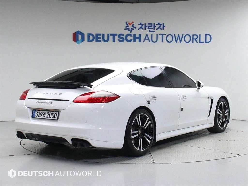 포르쉐 파나메라 4.8 GTS 사진 2/20