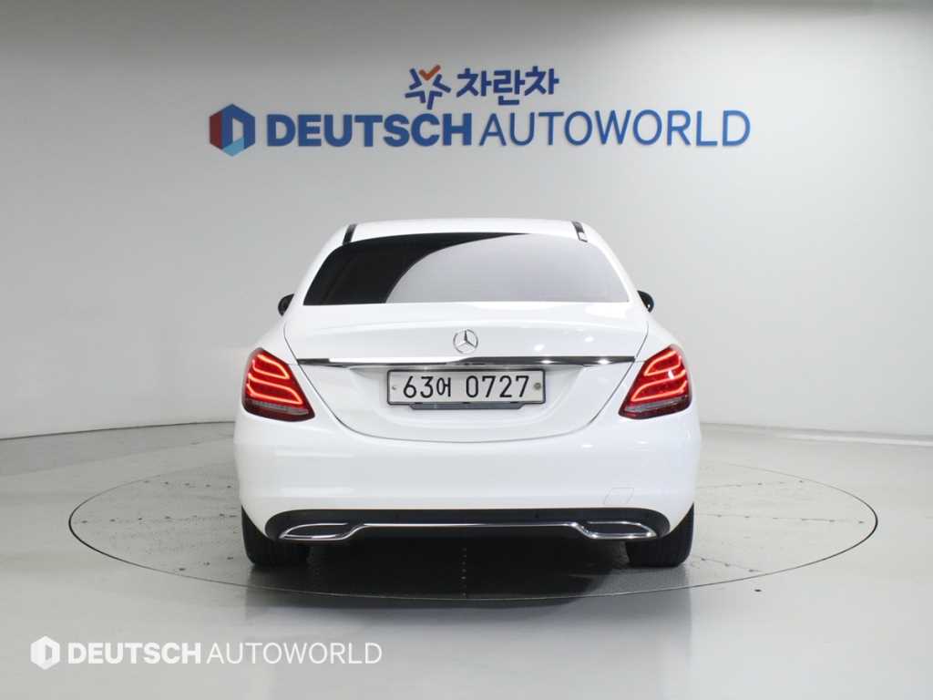 Mercedes Benz C Class - Vista 4