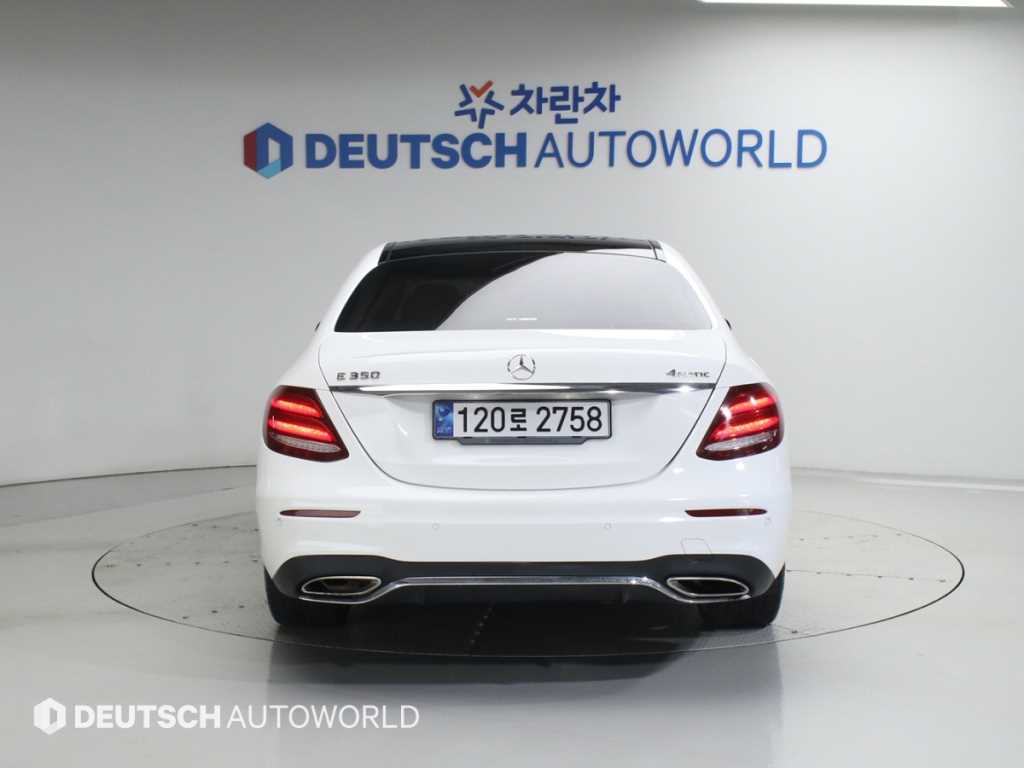 Mercedes Benz E class - Vista 4