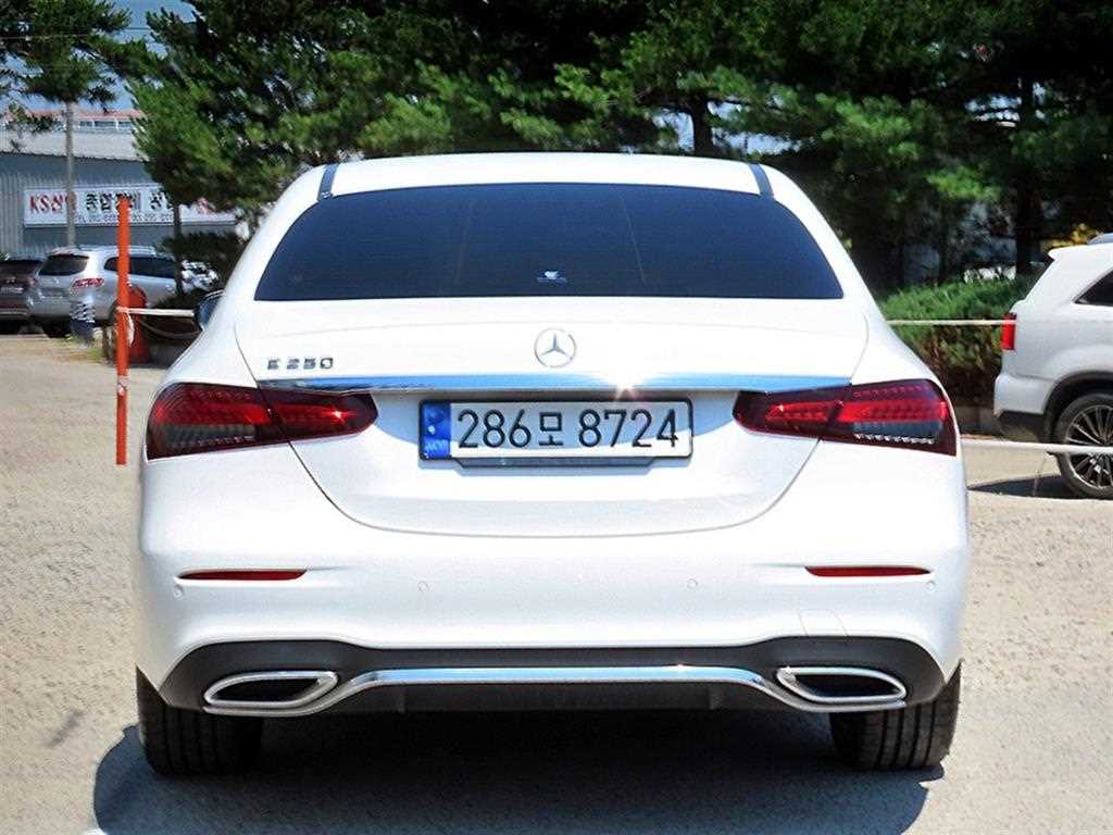 Mercedes Benz E class - Vista 4