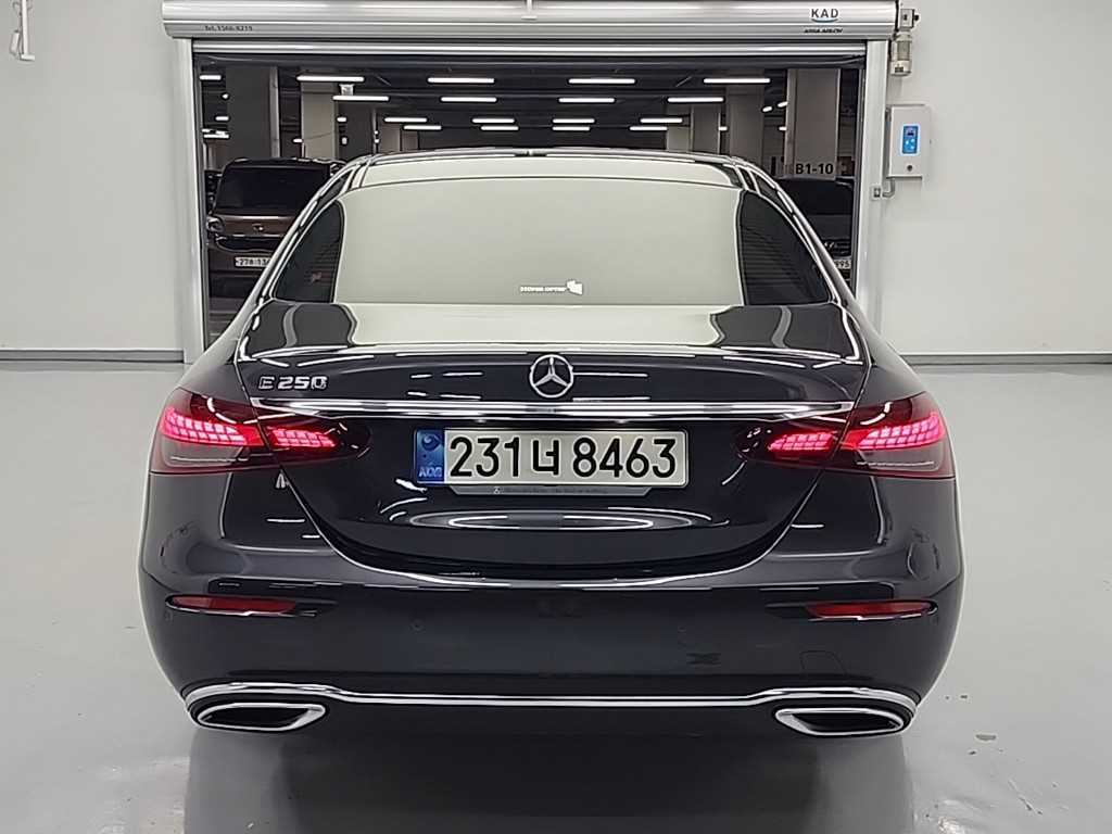 Mercedes Benz E class - Vista 4