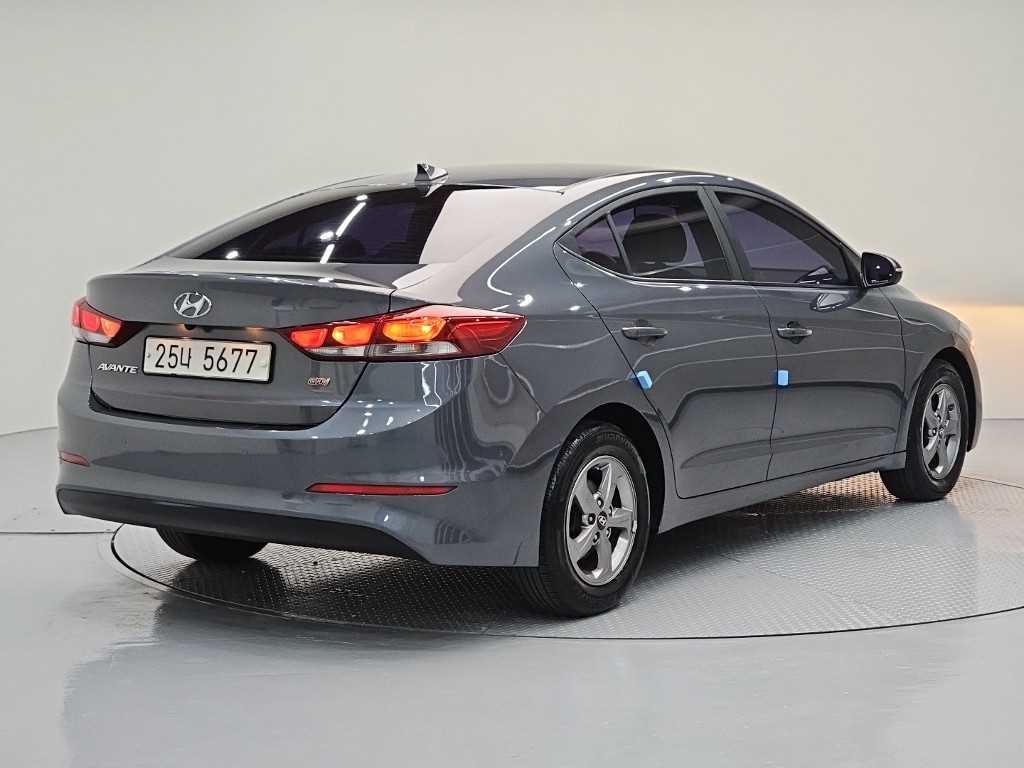 HYUNDAI Avante - Vista 4