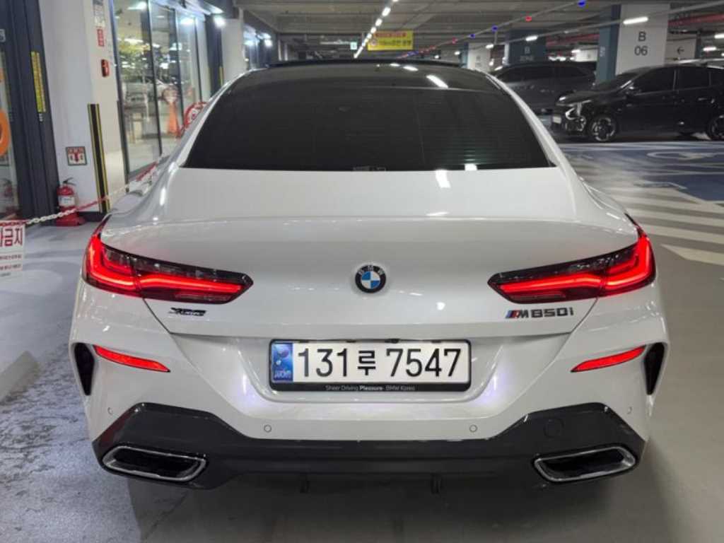 BMW 8 Series - Vista 5