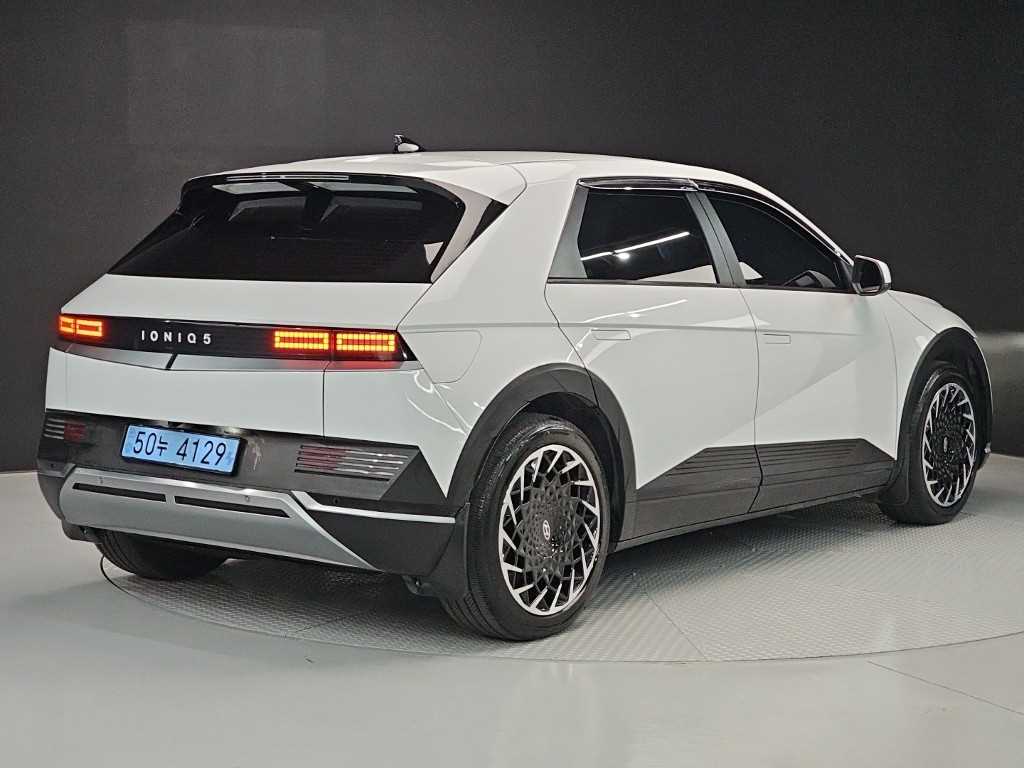 HYUNDAI Ioniq 5 - Vista 4