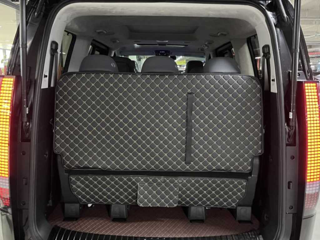 HYUNDAI Staria - Vista 4