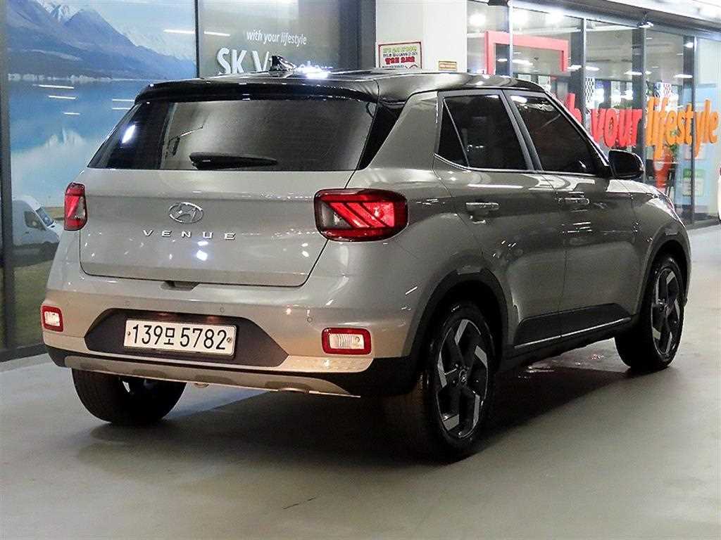 HYUNDAI Venue - Vista 4