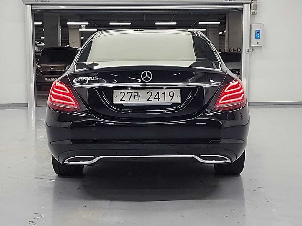 Mercedes Benz C Class - Vista 4