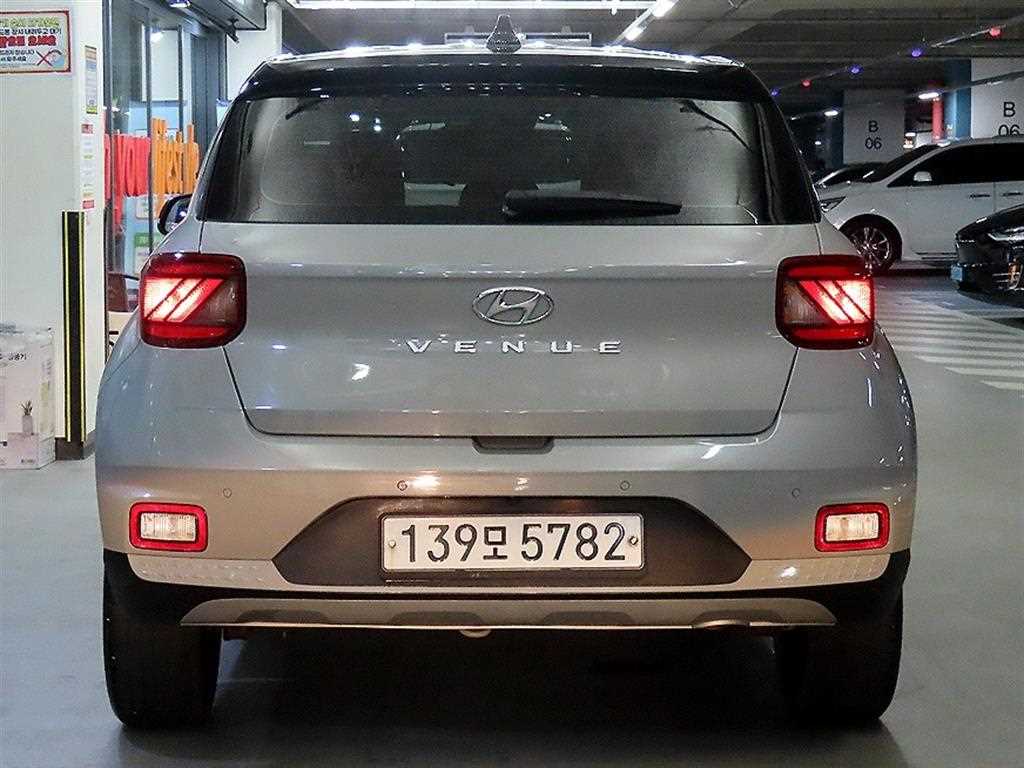 HYUNDAI Venue - Vista 5
