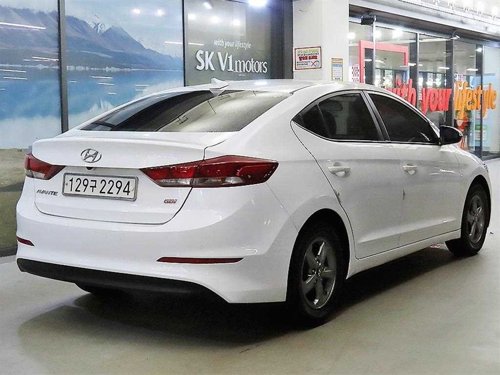 HYUNDAI Avante - Vista 4
