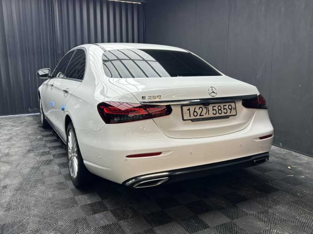 Mercedes Benz E class - Vista 4