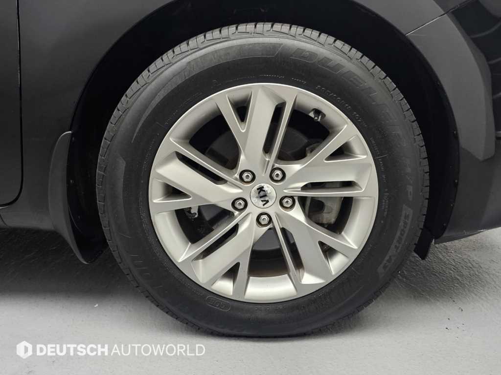 KIA Carnival - Vista 5