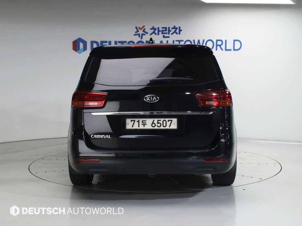 KIA Carnival - Vista 4