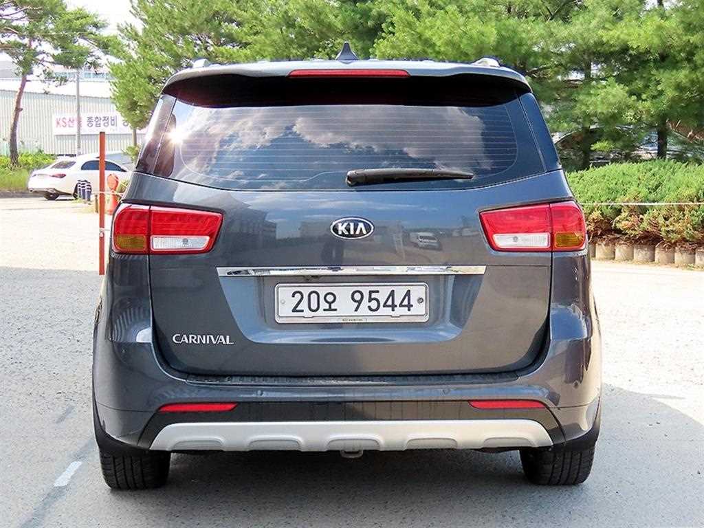 KIA Carnival - Vista 4