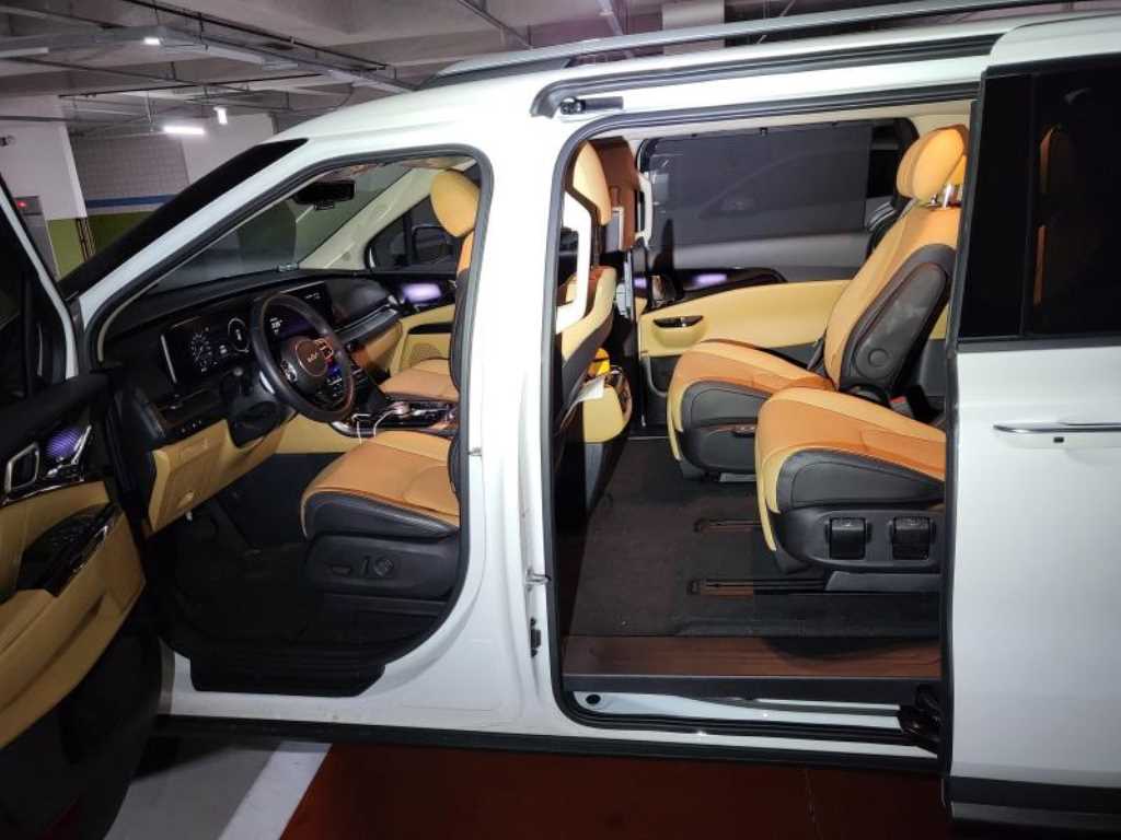 KIA Carnival - Vista 5