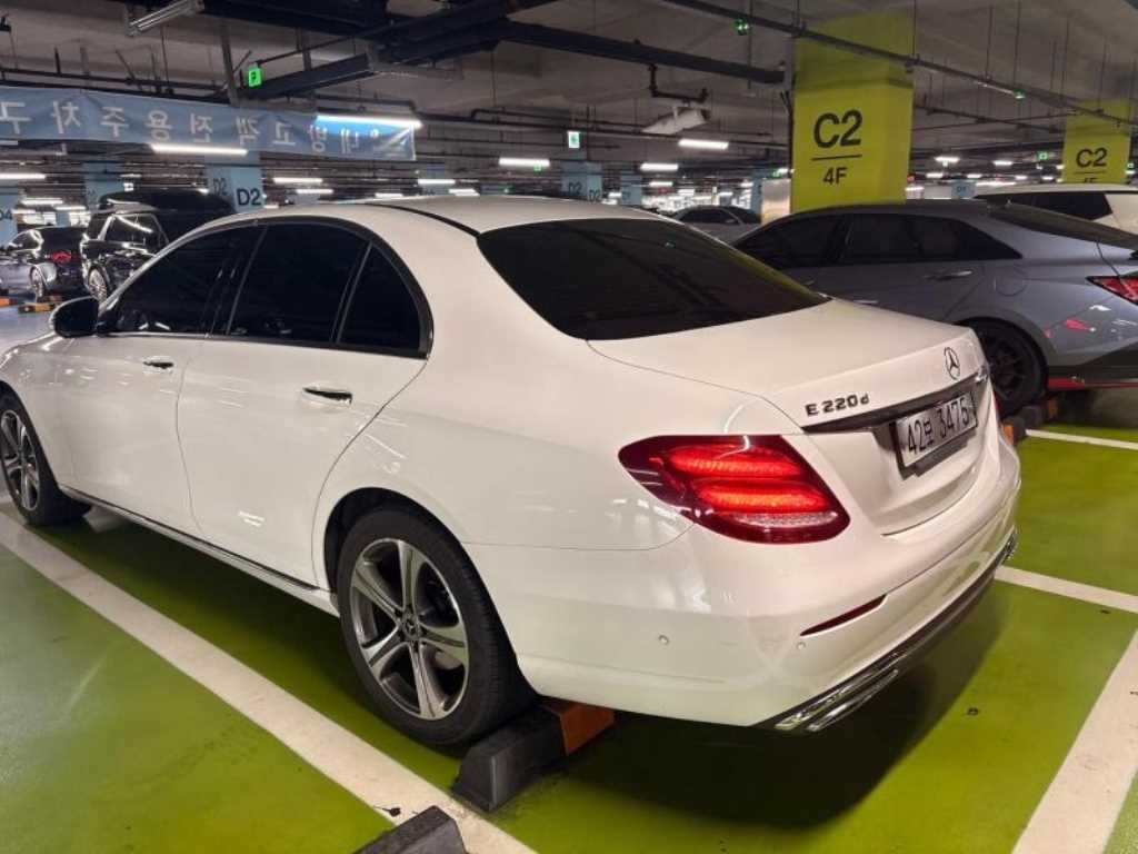 Mercedes Benz E class - Vista 4