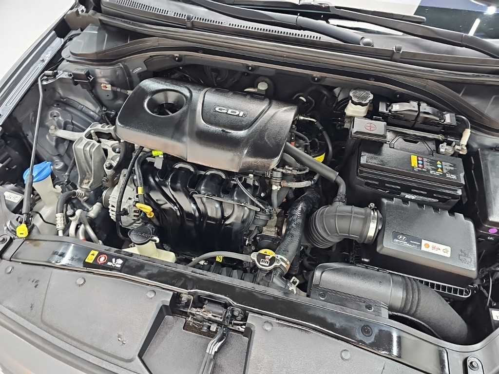 HYUNDAI Avante - Vista 5