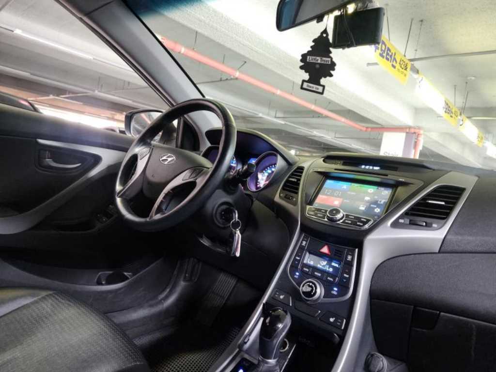 HYUNDAI Avante - Vista 4