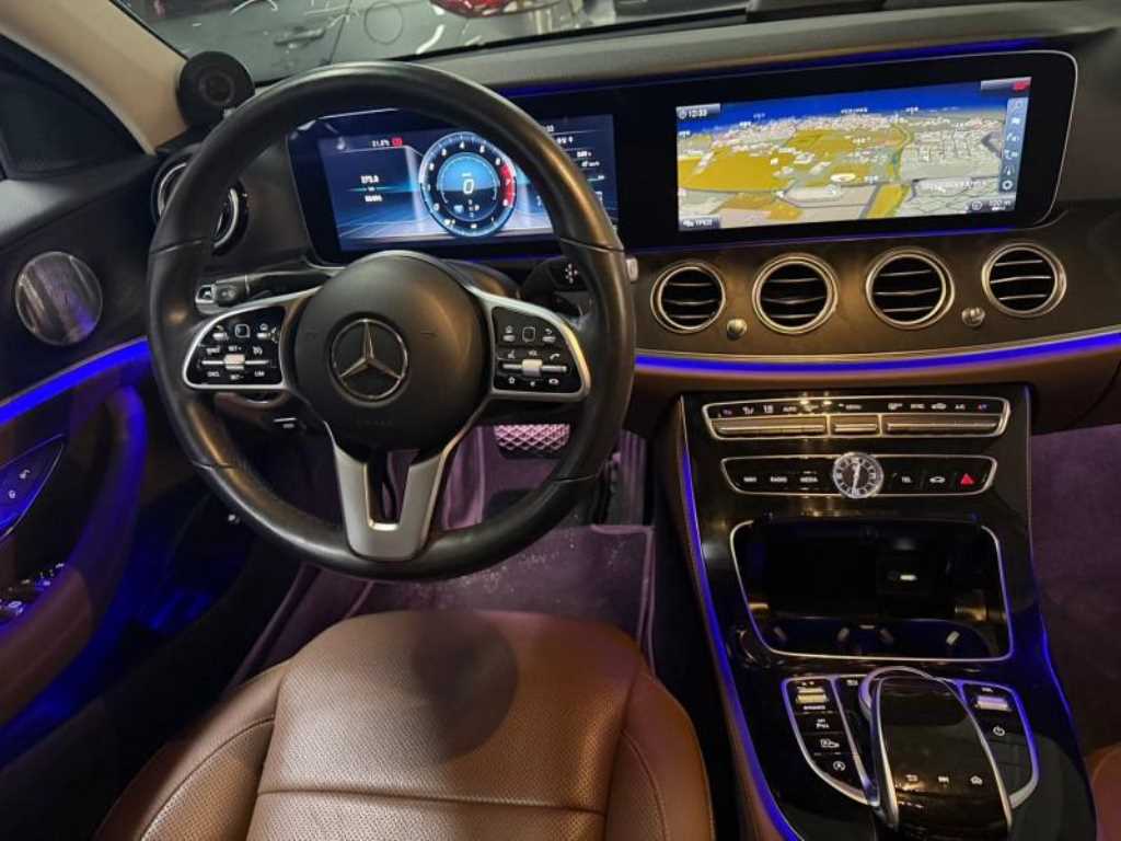 Mercedes Benz E class - Vista 5