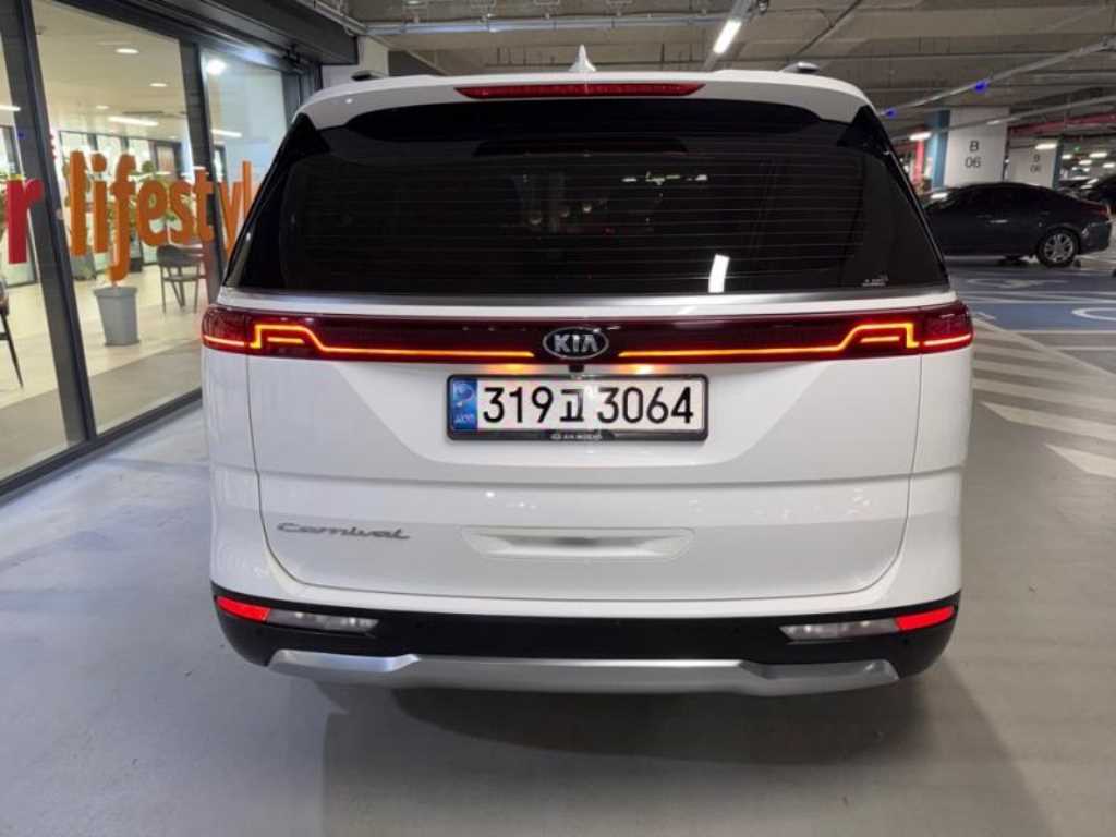 KIA Carnival - Vista 5