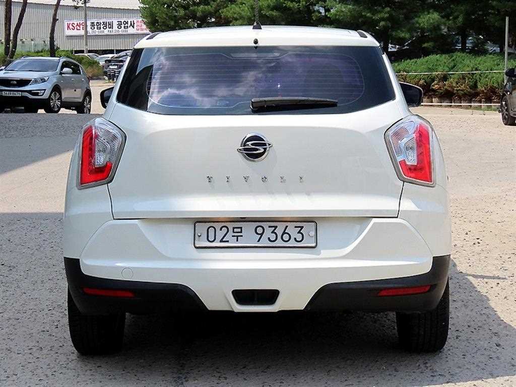 Ssangyong Tivoli - Vista 4