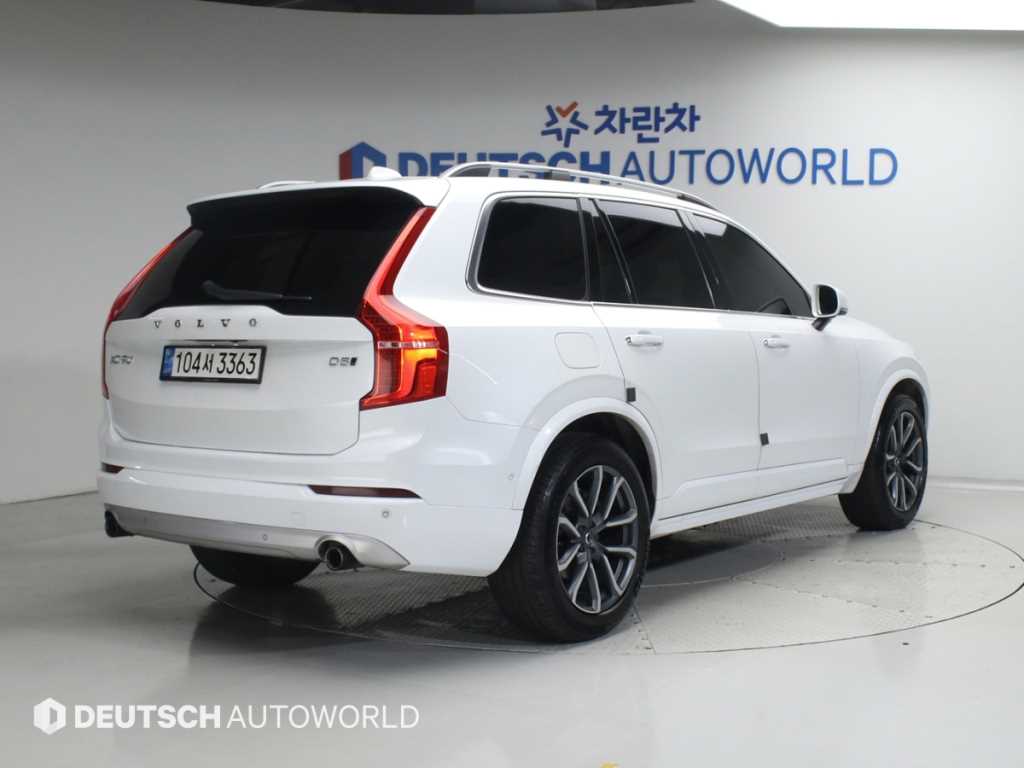 볼보 XC90 2.0 D5 AWD 모멘텀 사진 2/20