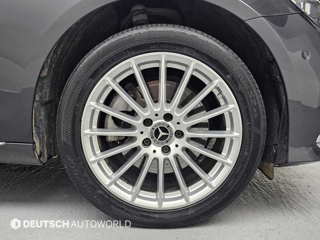Mercedes Benz E class - Vista 5