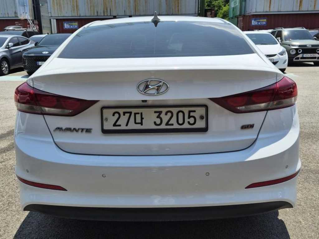 HYUNDAI Avante - Vista 5