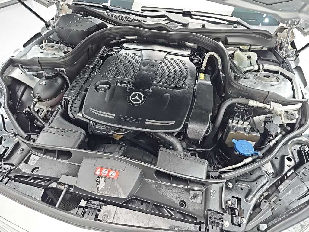 Mercedes Benz E class - Vista 5