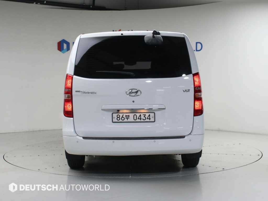 HYUNDAI Starex - Vista 4
