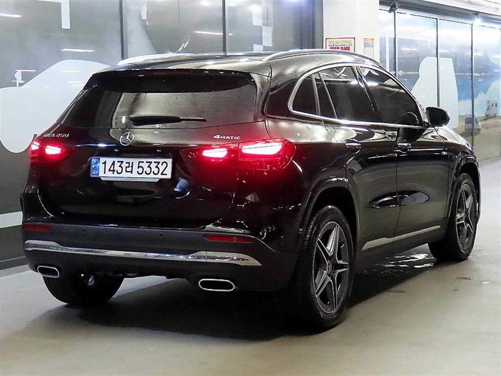 Mercedes Benz GLA Class - Vista 4
