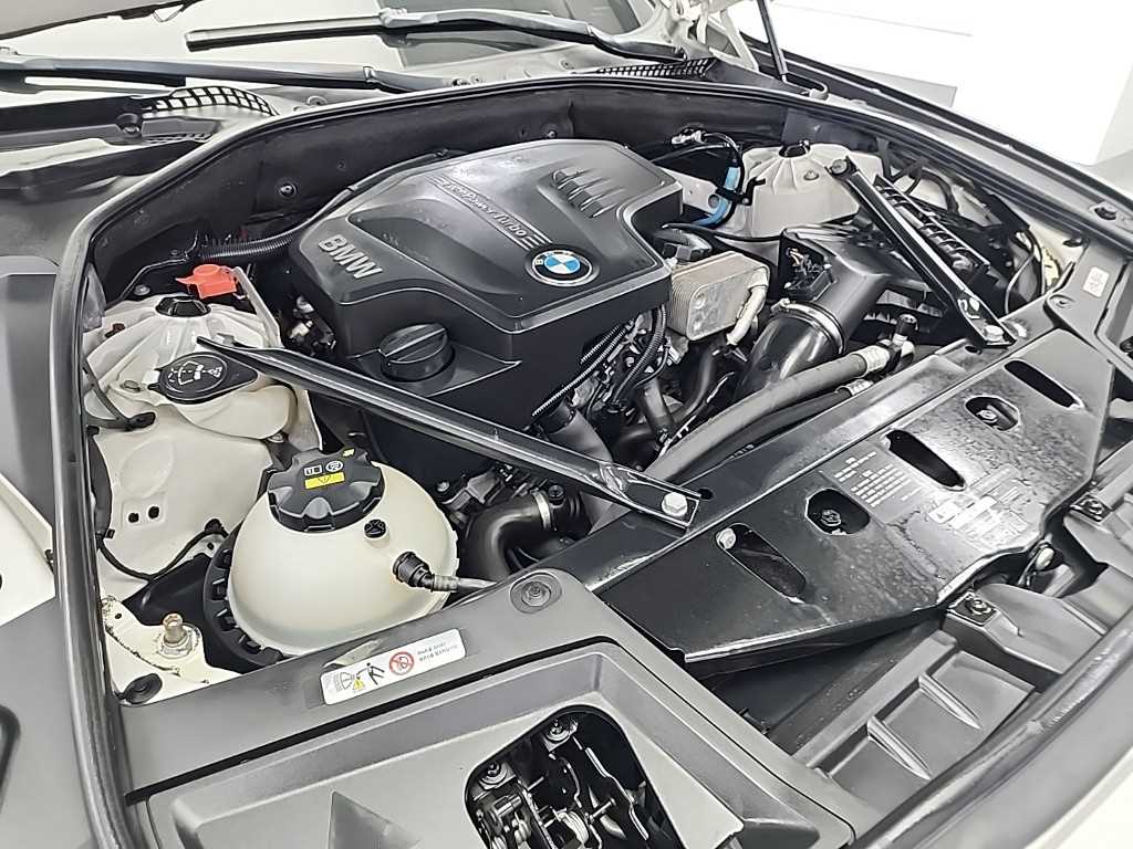 BMW 5 Series - Vista 5