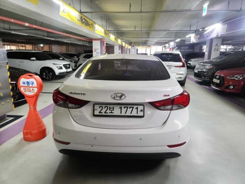 HYUNDAI Avante - Vista 5