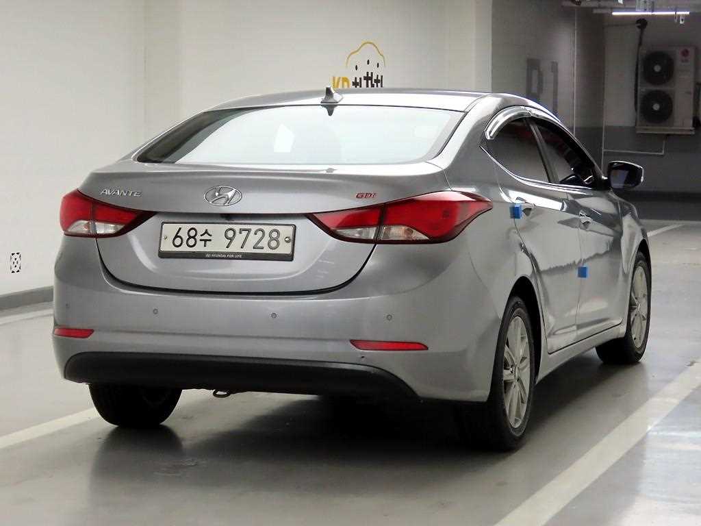 HYUNDAI Avante - Vista 4
