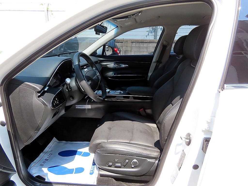 Genesis GV70 - Vista 5