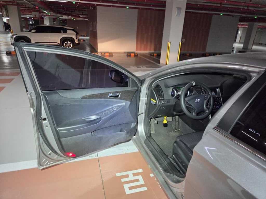 HYUNDAI Sonata - Vista 4
