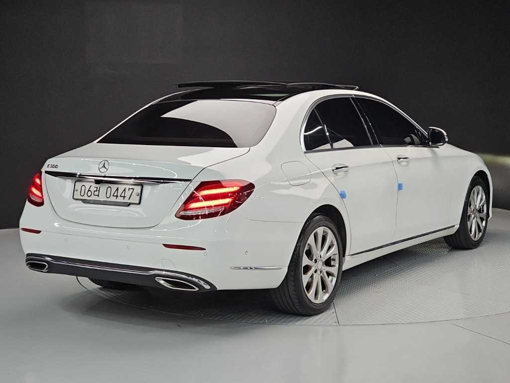 Mercedes Benz E class - Vista 4