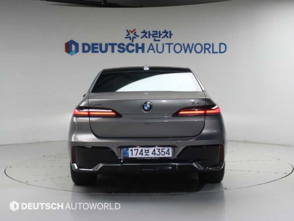 BMW 7 Series - Vista 4