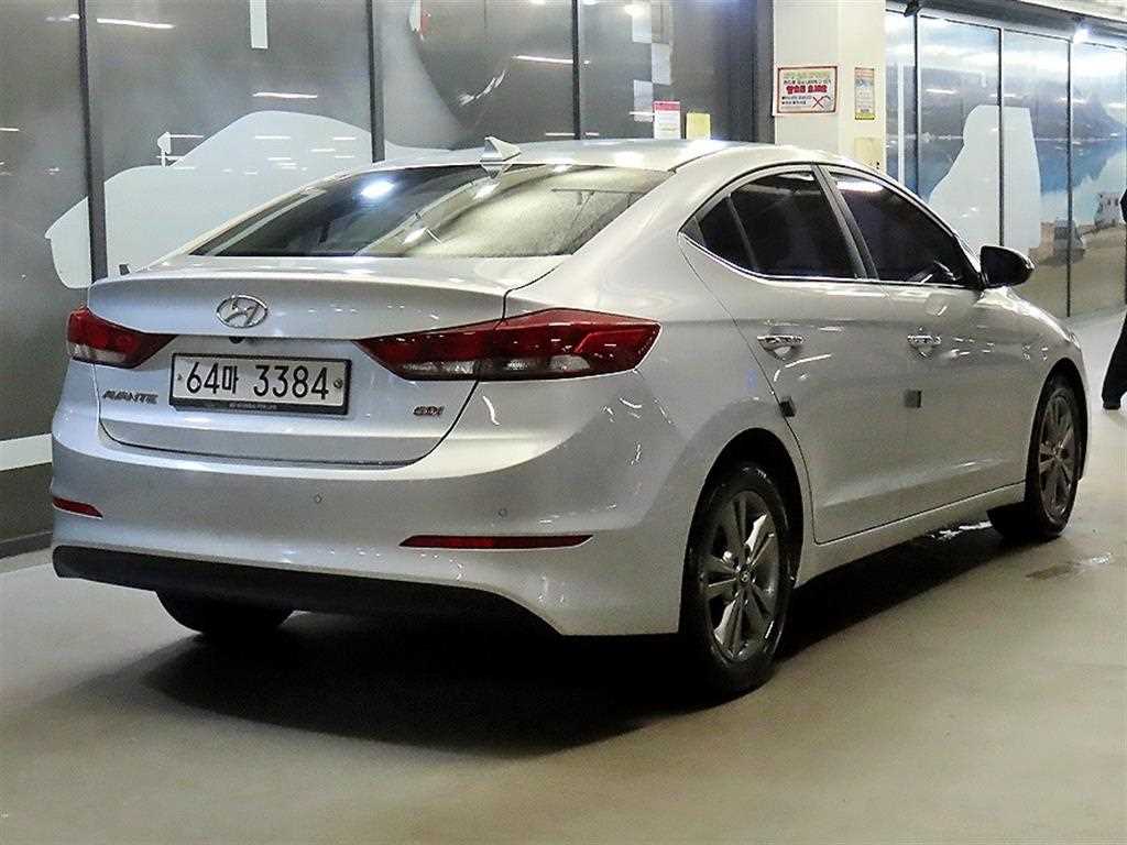 HYUNDAI Avante - Vista 4