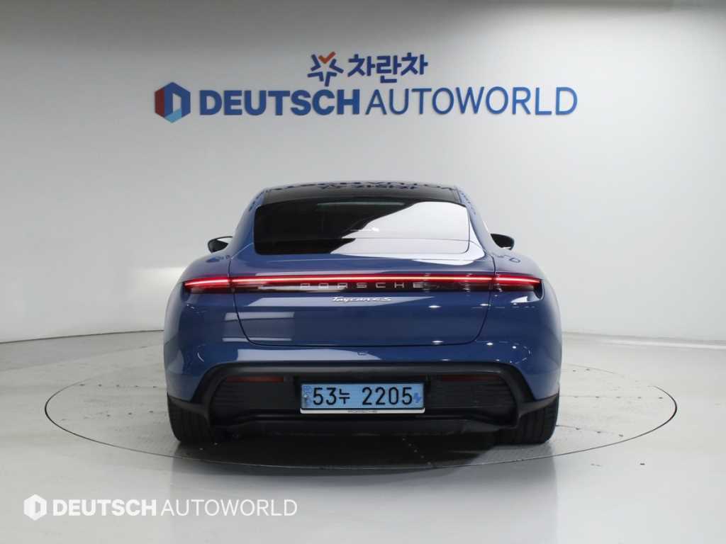 Porsche Taycan - Vista 4