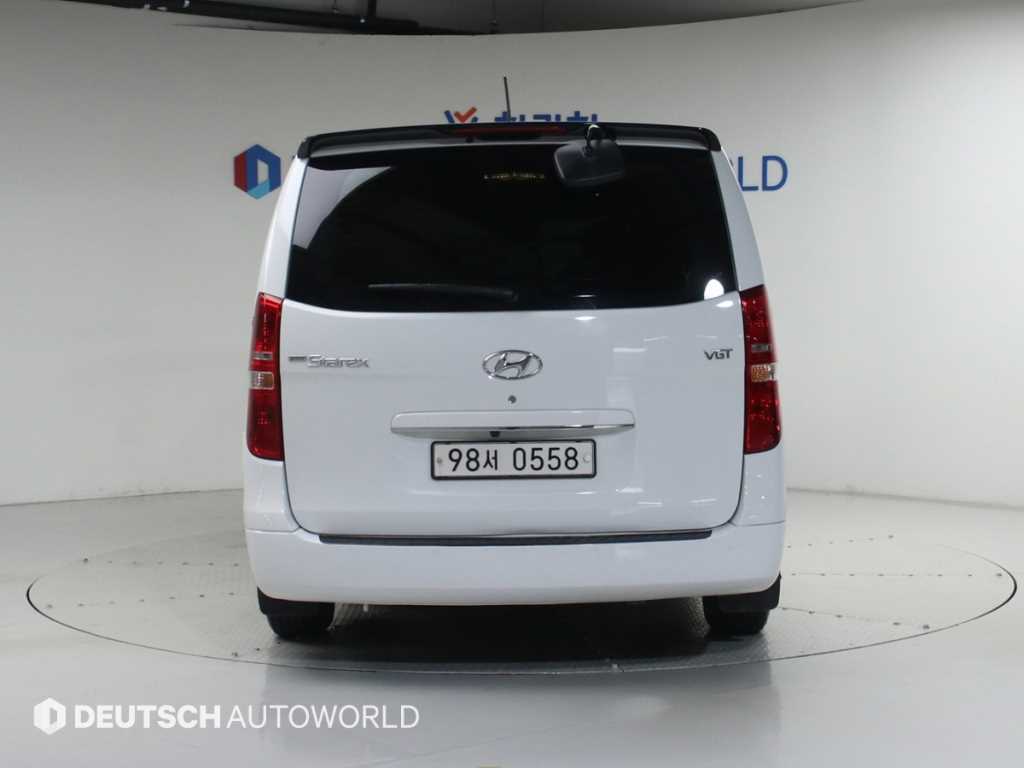 HYUNDAI Starex - Vista 4