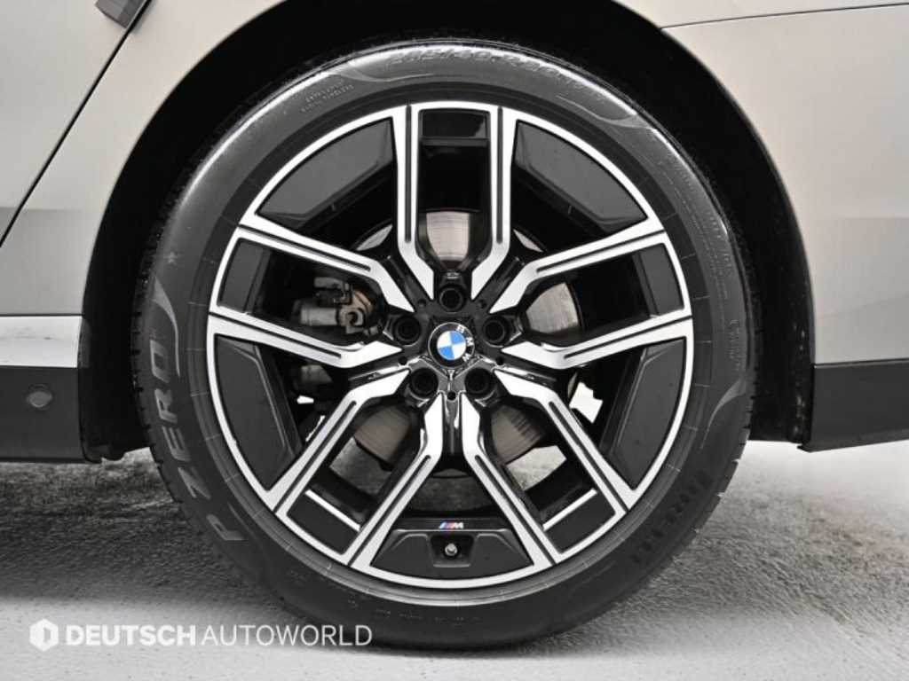 BMW 7 Series - Vista 5