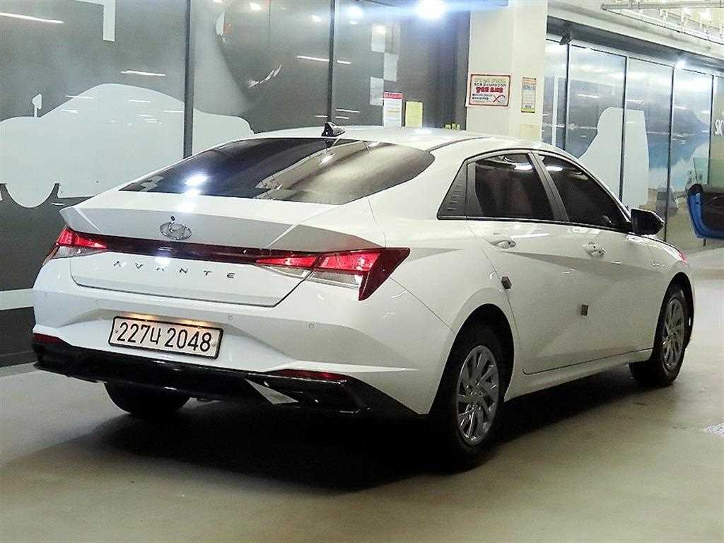 HYUNDAI Avante - Vista 4