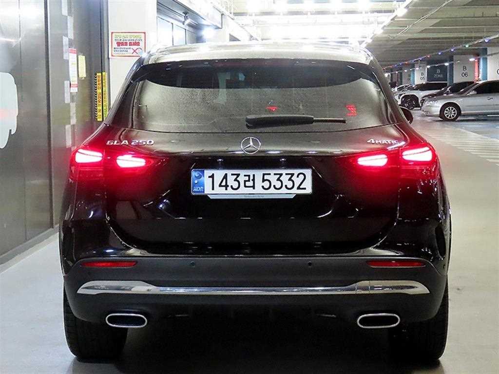 Mercedes Benz GLA Class - Vista 5