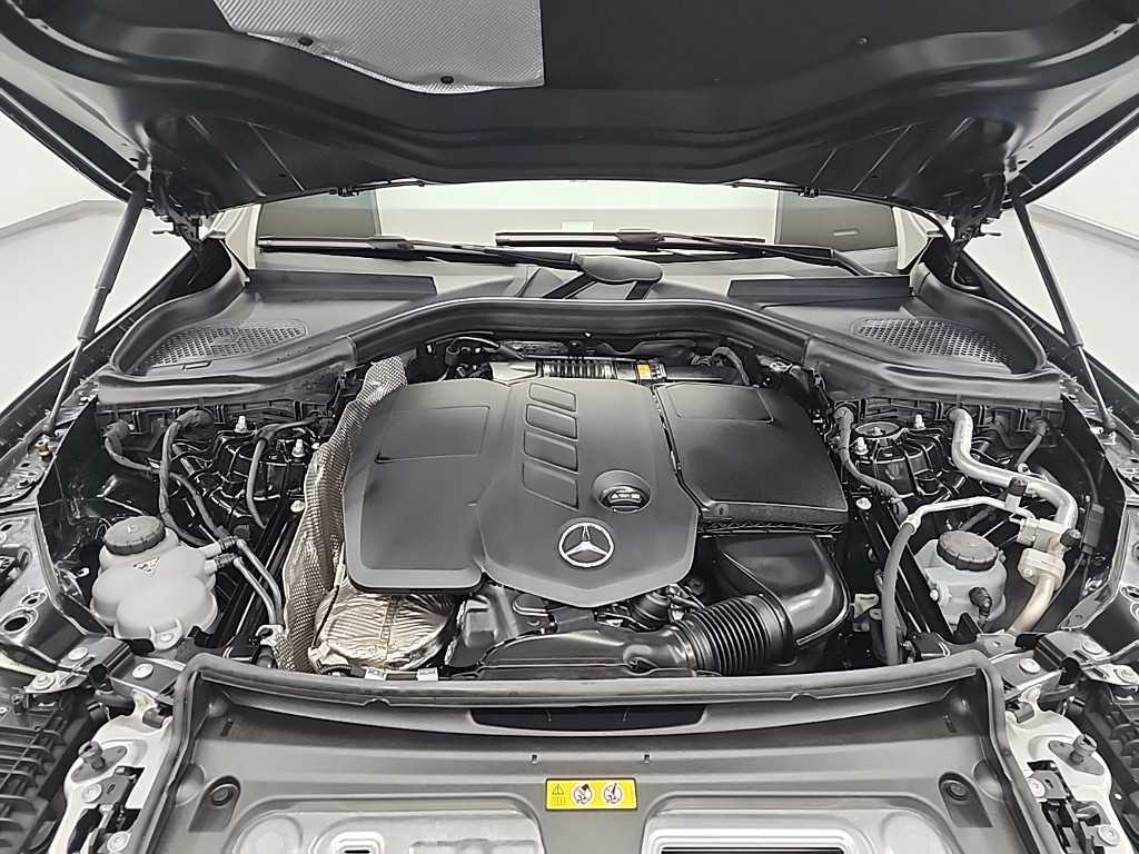 Mercedes Benz GLC Class - Vista 5
