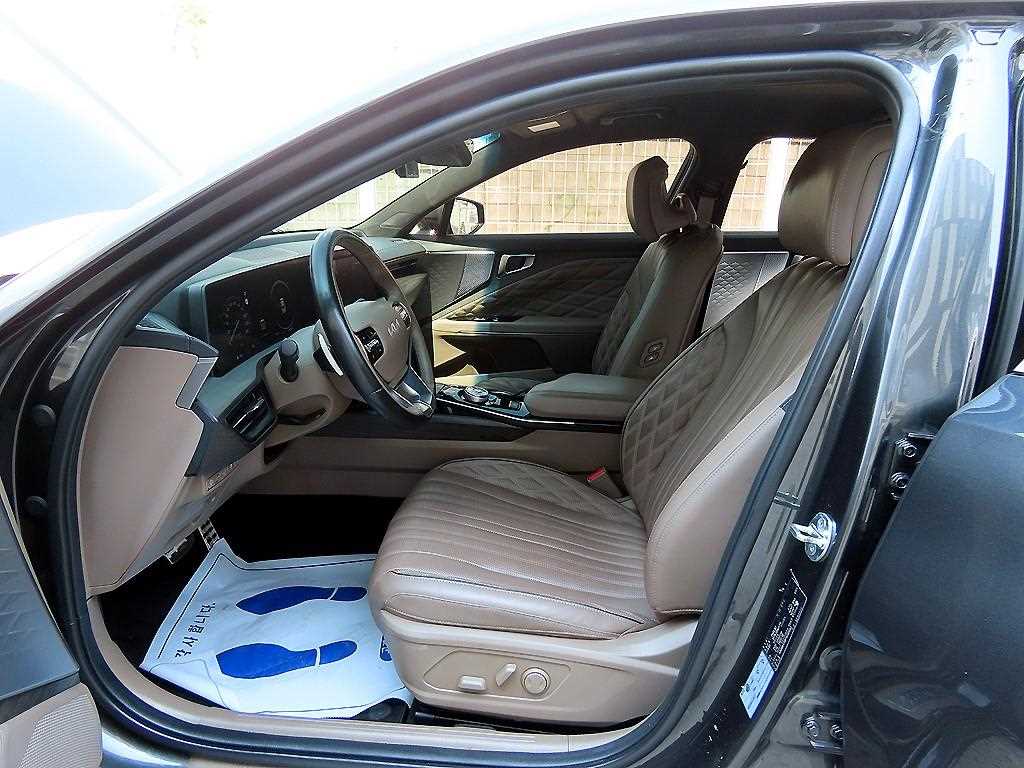 KIA K8 - Vista 5