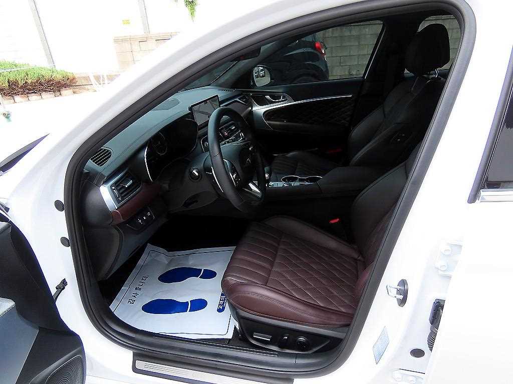 Genesis G70 - Vista 5