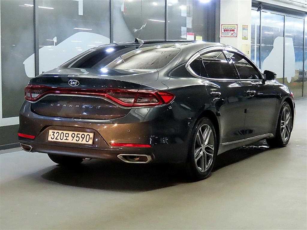 HYUNDAI Grandeur - Vista 4