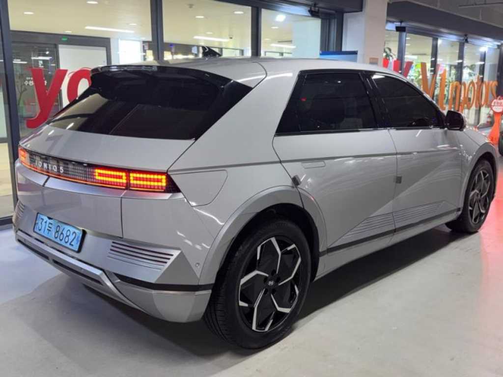 HYUNDAI Ioniq 5 - Vista 4