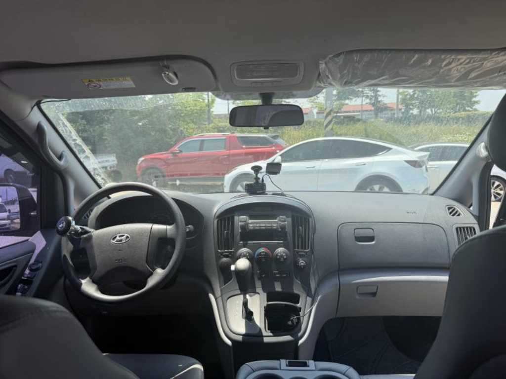 HYUNDAI Starex - Vista 5